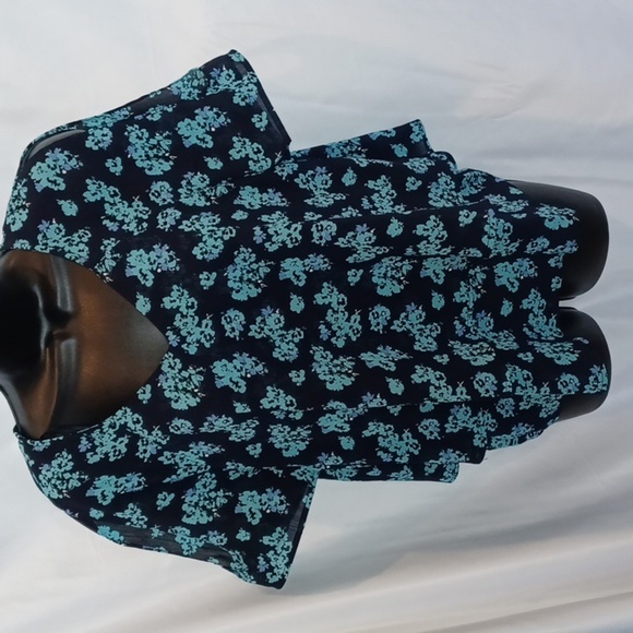 Juicy Couture Tops - Juicy Couture floral cold shoulder teired Top, Women’s Size Med